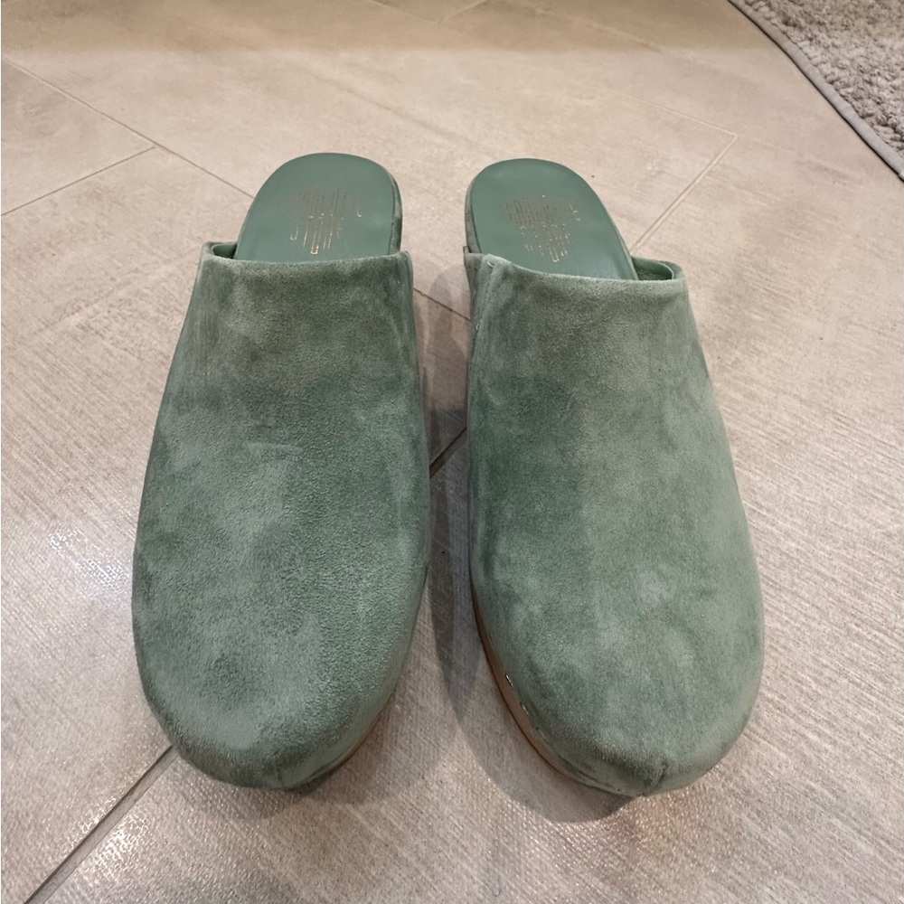 LIKE NEW IN BOX - Beautiful Jade clogs!